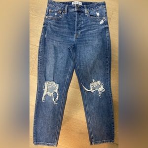 Trendy high waist jeans